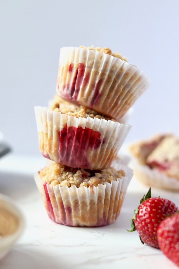 moist bakery style strawberry crumble muffins